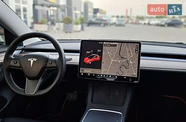 Седан Tesla Model 3 2023 в 
