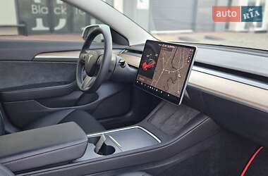 Седан Tesla Model 3 2023 в 