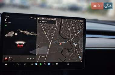 Седан Tesla Model 3 2023 в 