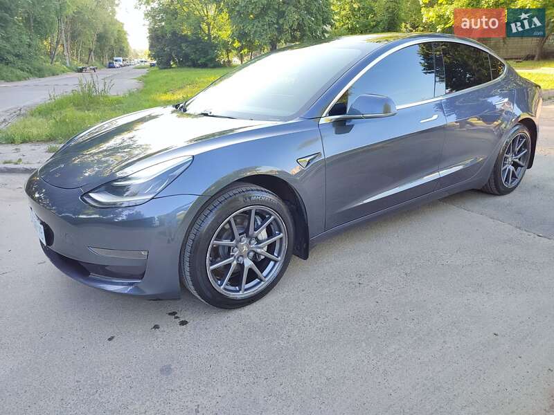 Седан Tesla Model 3 2020 в Львові