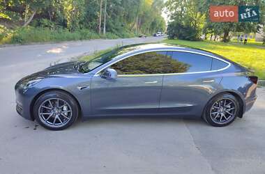 Седан Tesla Model 3 2020 в 
