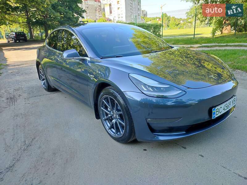 Седан Tesla Model 3 2020 в Львові