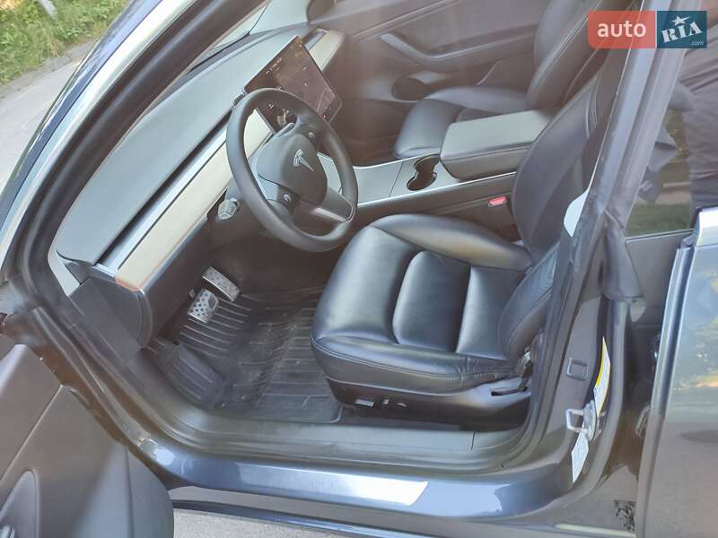 Седан Tesla Model 3 2020 в Львові