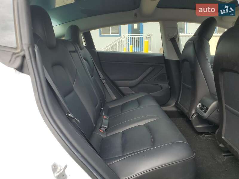 Седан Tesla Model 3 2019 в Львові