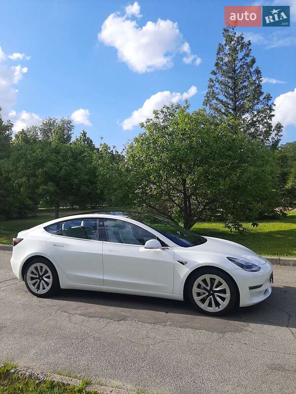 Седан Tesla Model 3 2018 в Киеве
