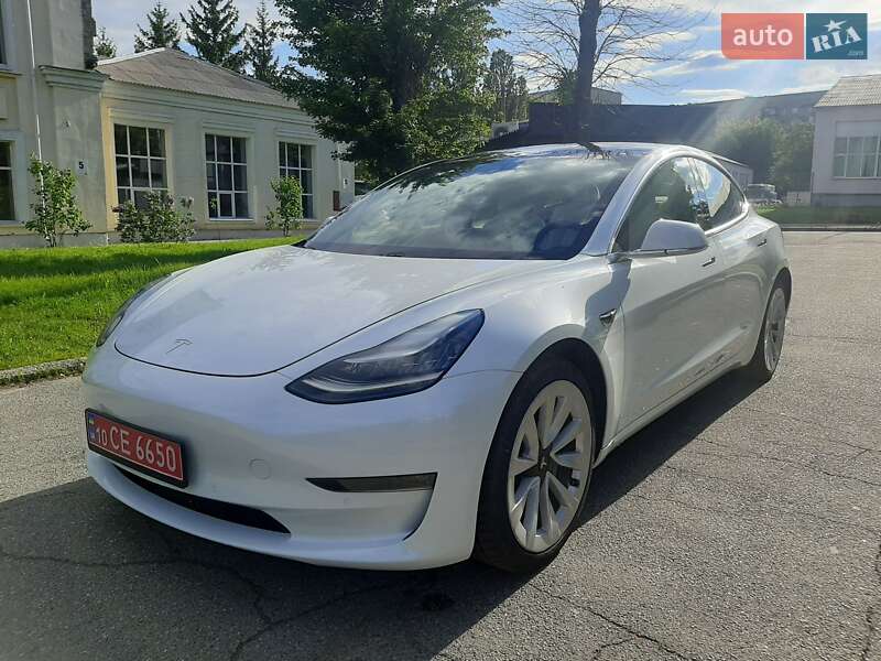 Седан Tesla Model 3 2018 в Киеве