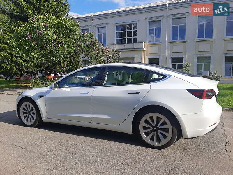 Седан Tesla Model 3 2018 в Киеве