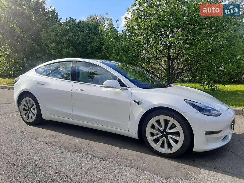 Седан Tesla Model 3 2018 в Киеве