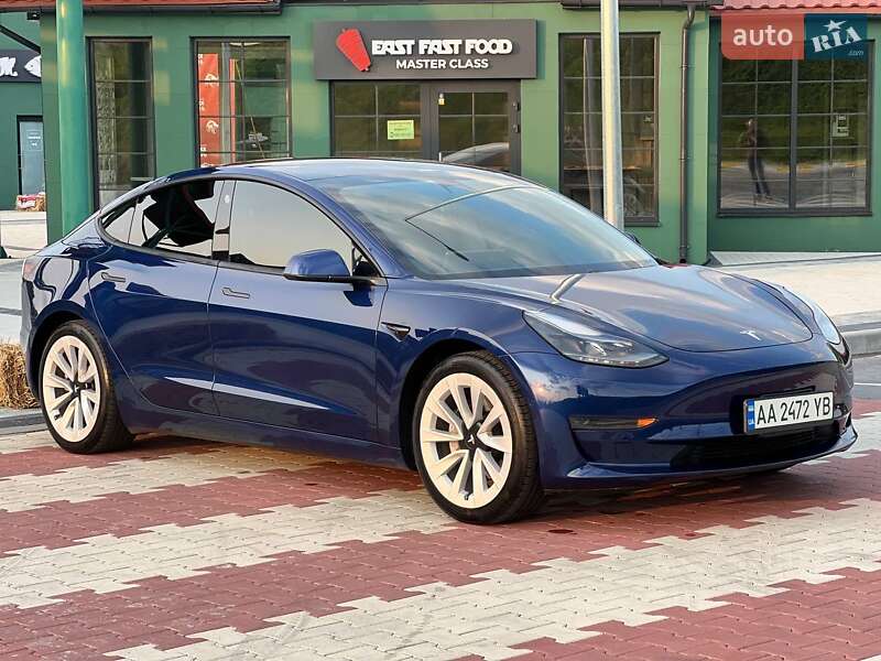 Седан Tesla Model 3 2021 в Києві