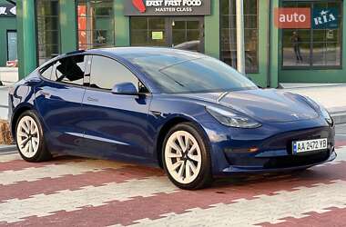 Седан Tesla Model 3 2021 в 