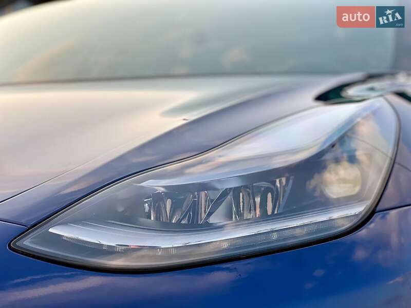 Седан Tesla Model 3 2021 в Києві