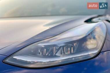 Седан Tesla Model 3 2021 в 