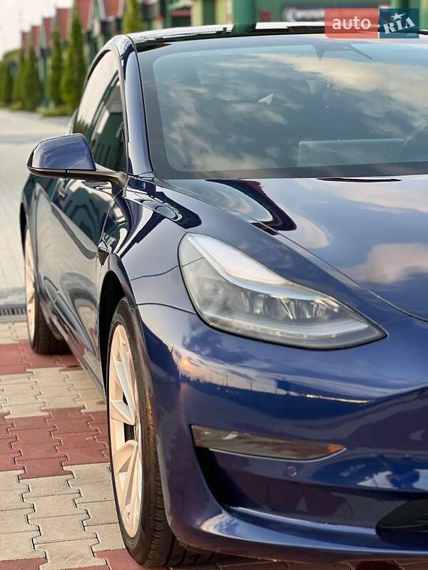 Седан Tesla Model 3 2021 в Києві