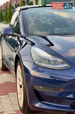 Седан Tesla Model 3 2021 в 