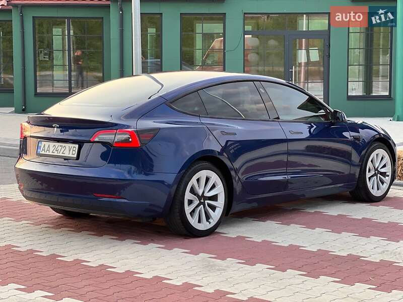 Седан Tesla Model 3 2021 в Києві