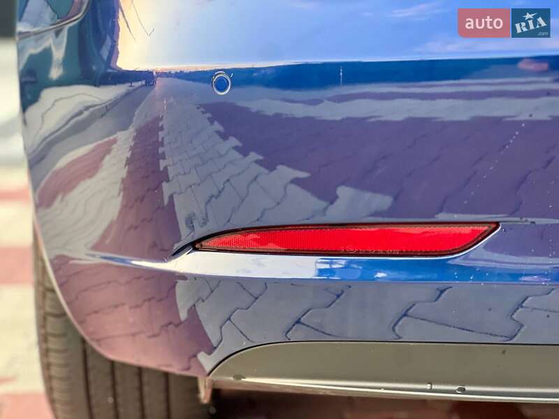 Седан Tesla Model 3 2021 в Києві