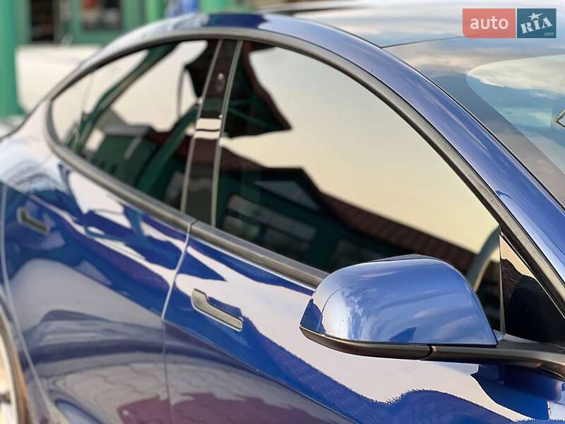 Седан Tesla Model 3 2021 в Києві