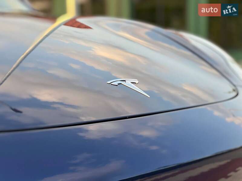 Седан Tesla Model 3 2021 в Києві
