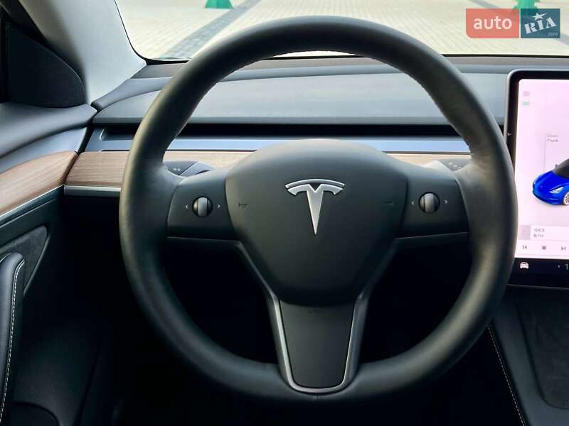 Седан Tesla Model 3 2021 в Києві