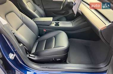Седан Tesla Model 3 2021 в 