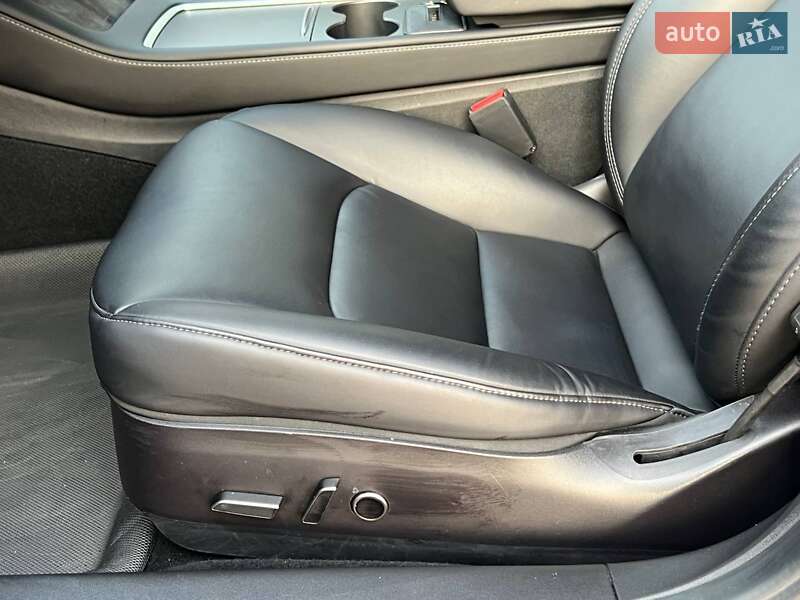 Седан Tesla Model 3 2021 в Києві