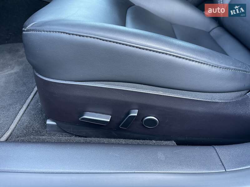 Седан Tesla Model 3 2022 в Киеве