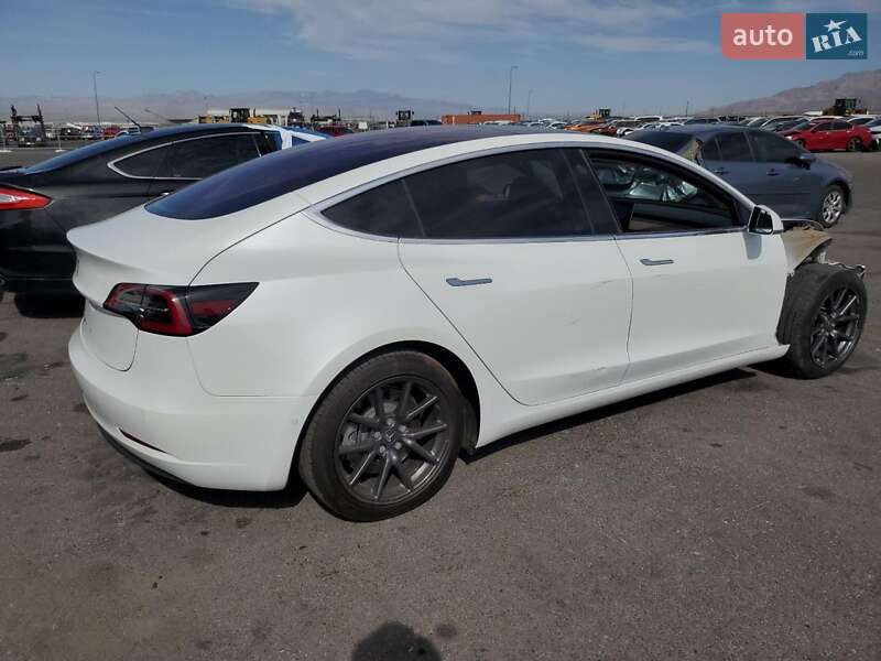 Седан Tesla Model 3 2018 в Львові