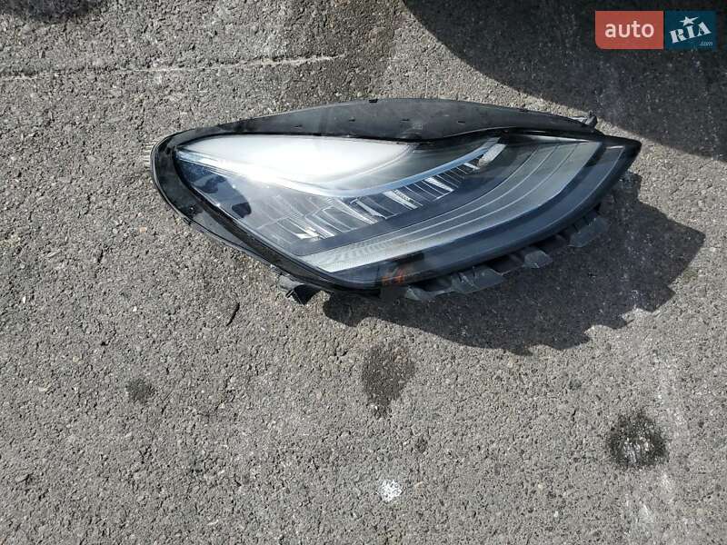 Седан Tesla Model 3 2018 в Львові
