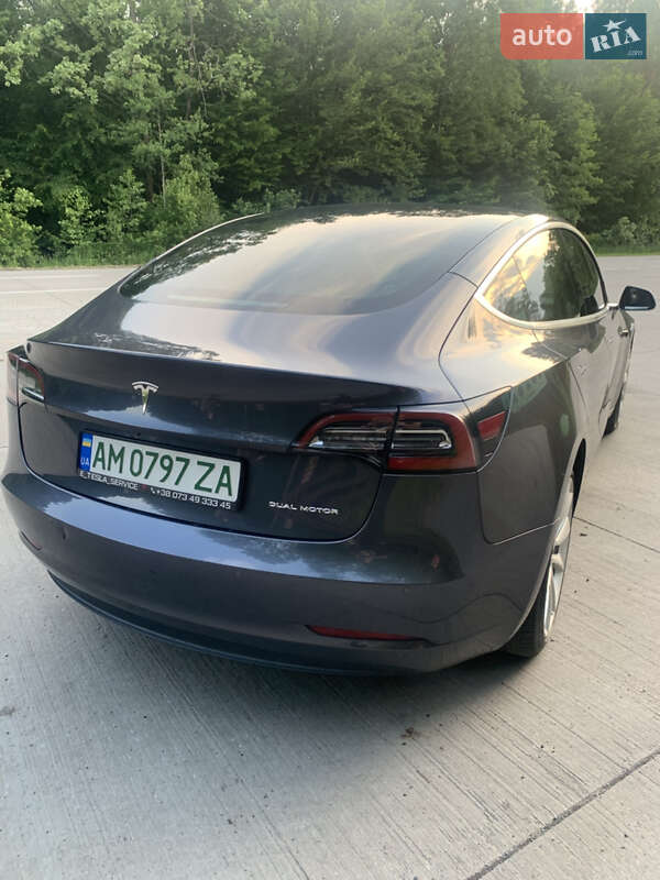 Седан Tesla Model 3 2019 в Коростені