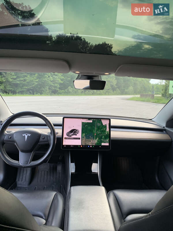 Седан Tesla Model 3 2019 в Коростені