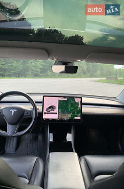 Седан Tesla Model 3 2019 в 