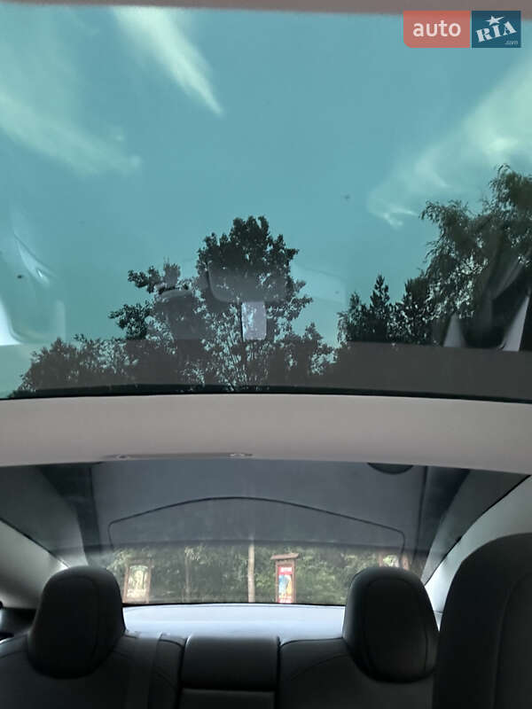 Седан Tesla Model 3 2019 в Коростені