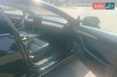 Седан Tesla Model 3 2022 в 