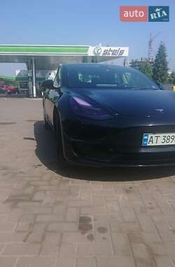 Седан Tesla Model 3 2022 в 
