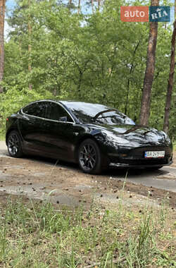 Седан Tesla Model 3 2020 в 