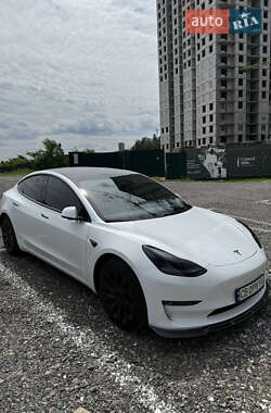 Седан Tesla Model 3 2022 в 
