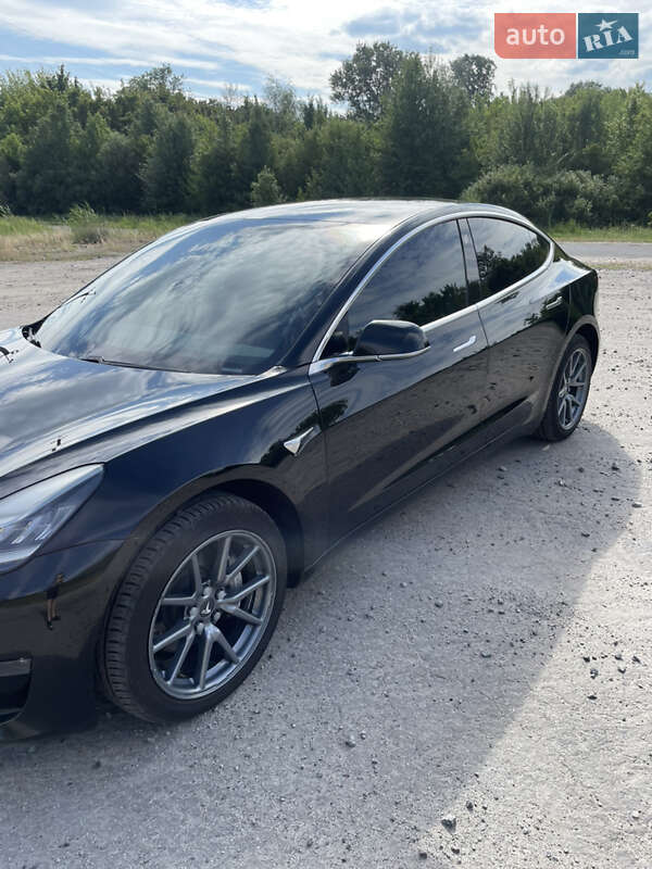 Седан Tesla Model 3 2019 в Нових Санжарах