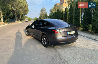Седан Tesla Model 3 2023 в 