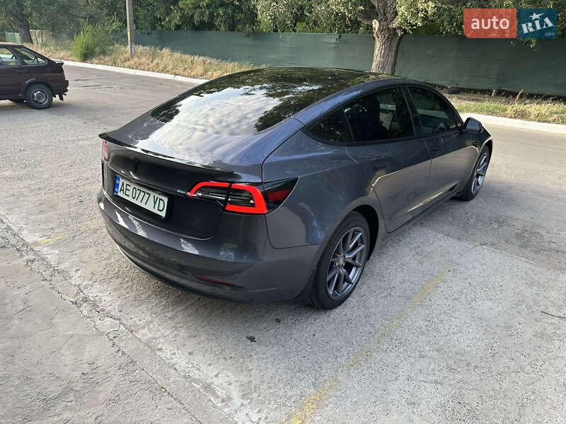 Седан Tesla Model 3 2023 в Дніпрі