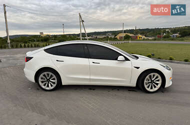 Седан Tesla Model 3 2022 в 