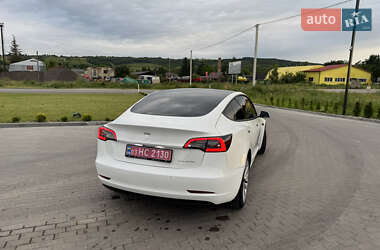 Седан Tesla Model 3 2022 в 