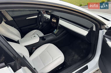 Седан Tesla Model 3 2022 в 