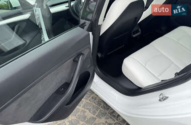 Седан Tesla Model 3 2022 в 