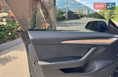 Седан Tesla Model 3 2023 в 