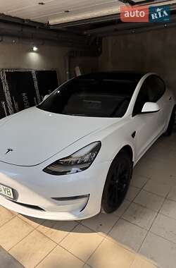Седан Tesla Model 3 2022 в 