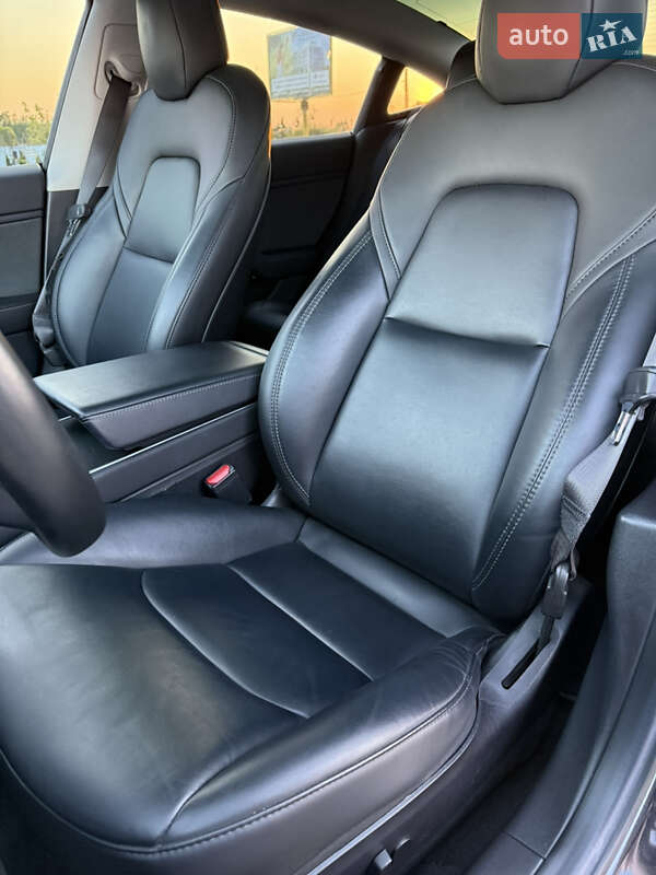 Седан Tesla Model 3 2018 в Луцьку