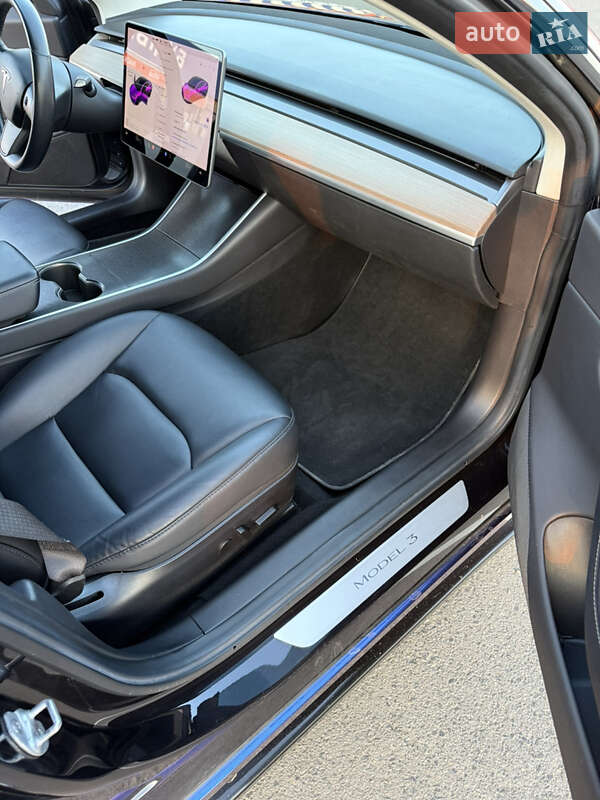 Седан Tesla Model 3 2018 в Луцьку