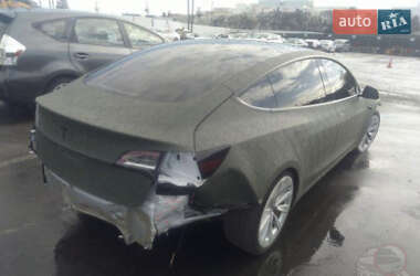 Седан Tesla Model 3 2022 в 