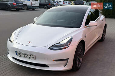 Седан Tesla Model 3 2020 в 
