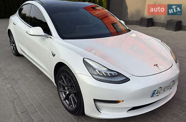 Седан Tesla Model 3 2020 в 